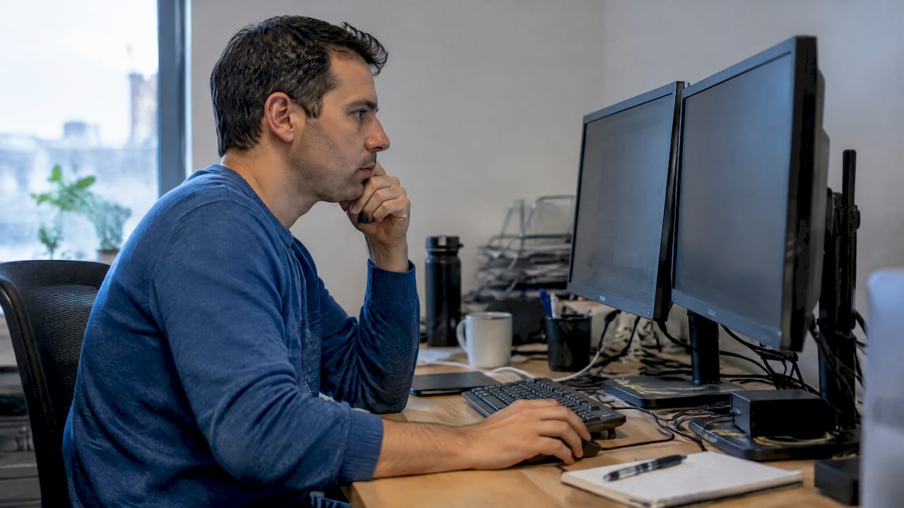 Analyst reviewing consecutive futures contract expiries